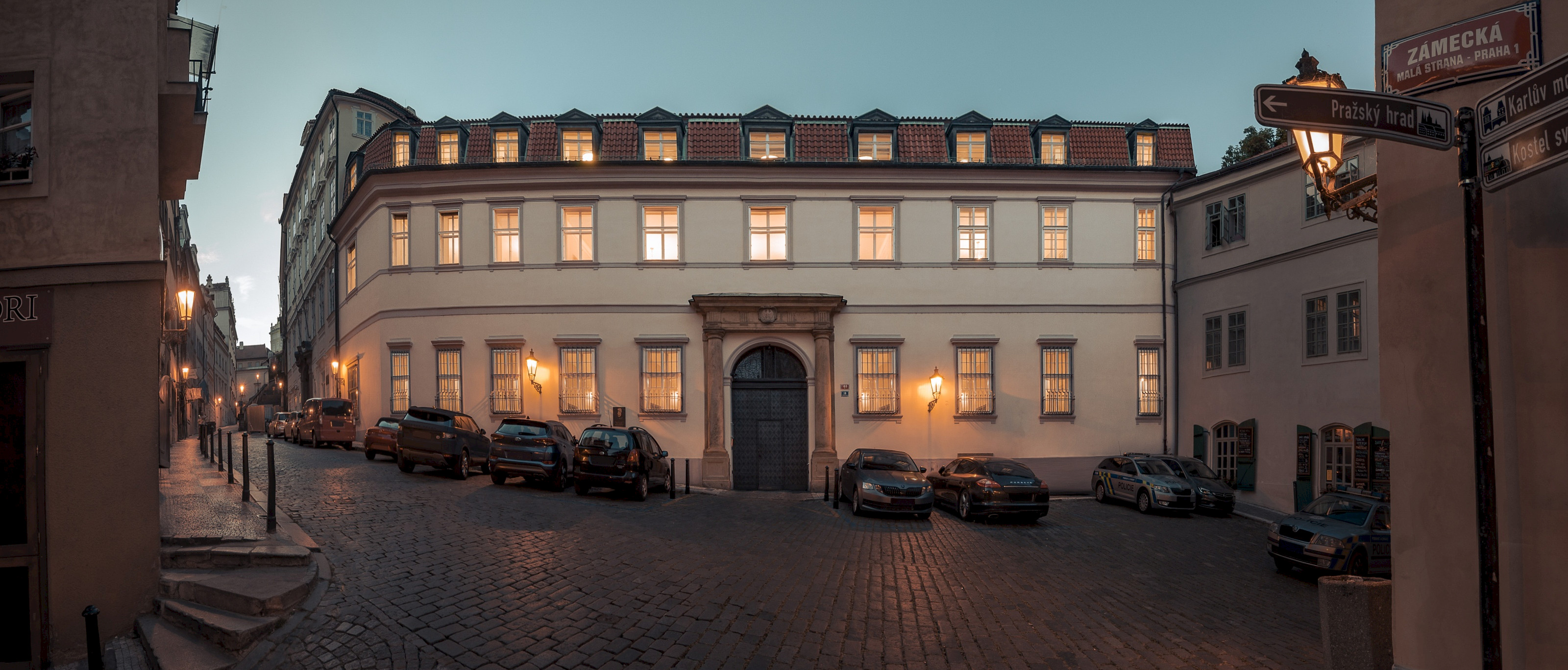 Hartigovský palác - Pink Hall